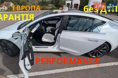 Седан Tesla Model 3 2020 в Дніпрі