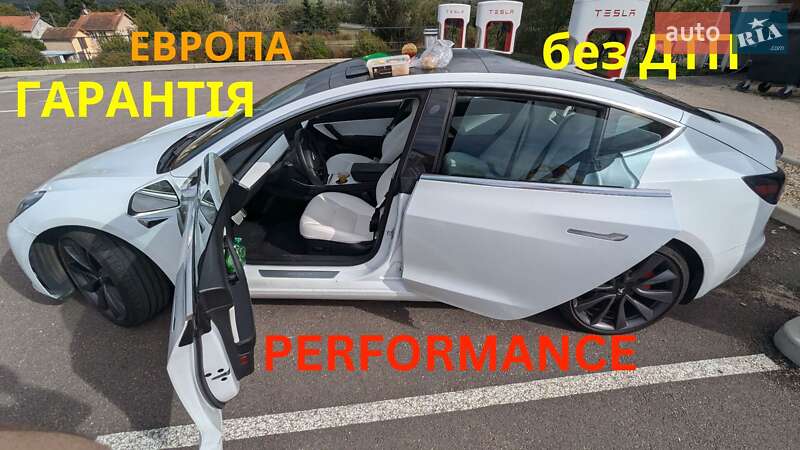 Седан Tesla Model 3 2020 в 
