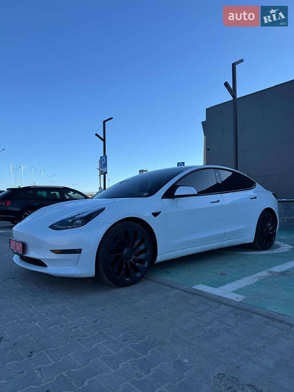 Седан Tesla Model 3 2023 в Луцьку