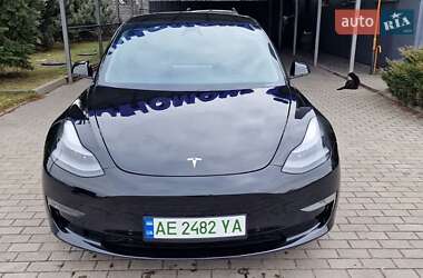 Седан Tesla Model 3 2021 в Львові