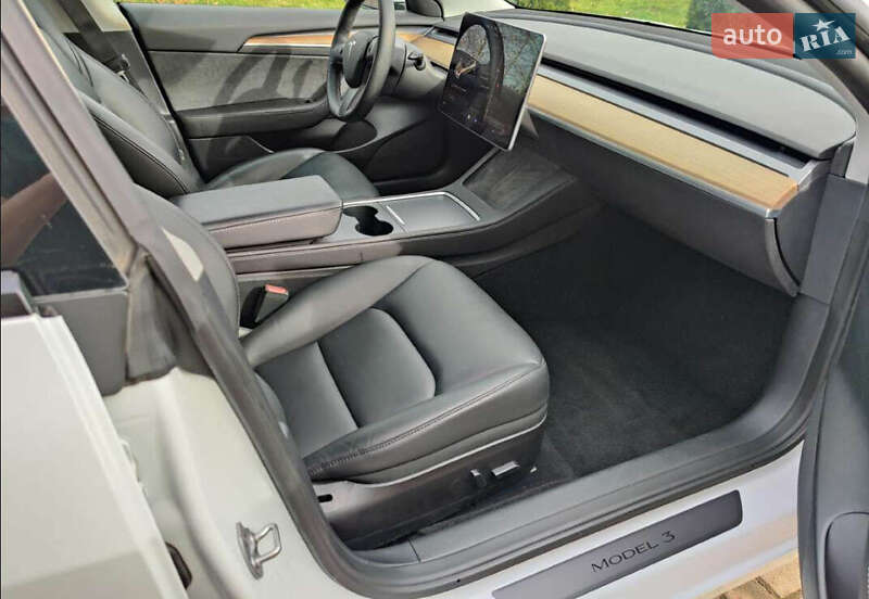 Седан Tesla Model 3 2022 в Ивано-Франковске