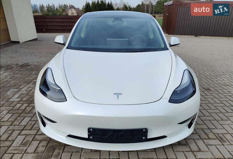 Седан Tesla Model 3 2022 в Івано-Франківську