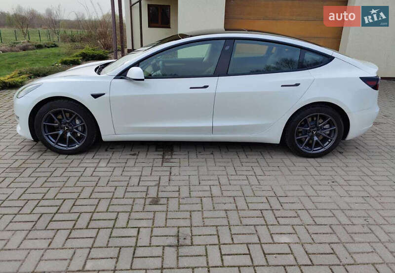 Седан Tesla Model 3 2022 в Ивано-Франковске