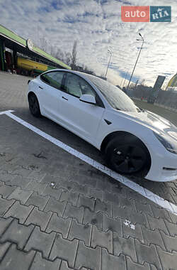 Седан Tesla Model 3 2021 в 