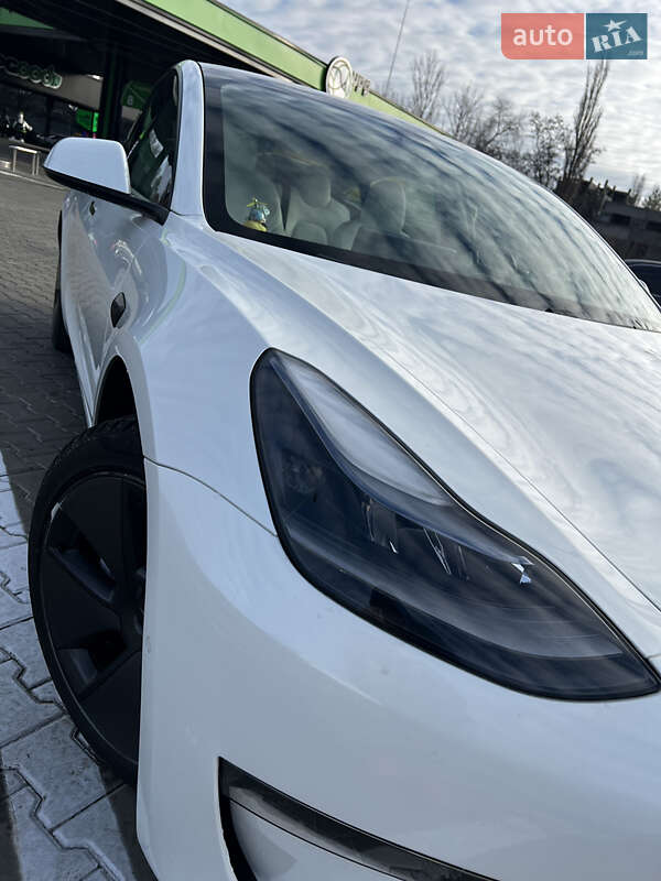Седан Tesla Model 3 2021 в Кременчуці