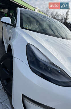 Седан Tesla Model 3 2021 в 