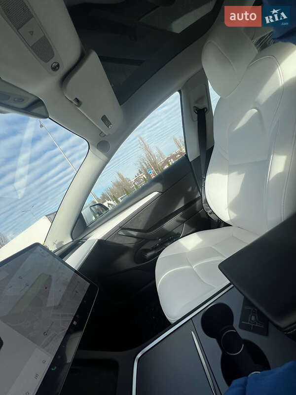 Седан Tesla Model 3 2021 в Кременчуці