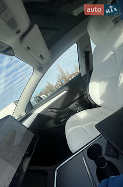 Седан Tesla Model 3 2021 в 