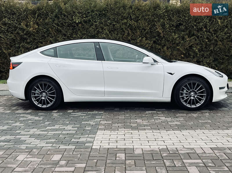 Седан Tesla Model 3 2020 в Луцке