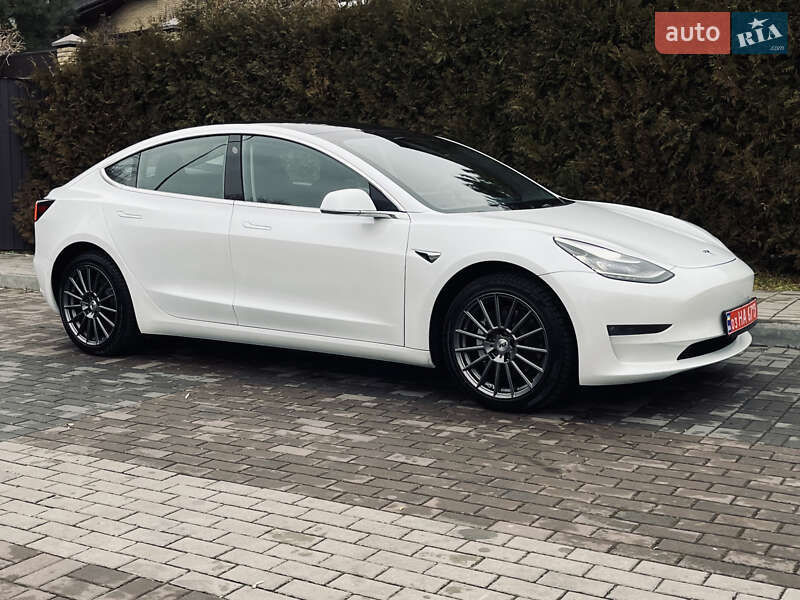 Седан Tesla Model 3 2020 в Луцке