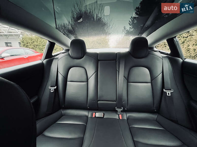 Седан Tesla Model 3 2020 в Луцке