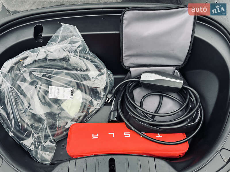 Седан Tesla Model 3 2020 в Луцке