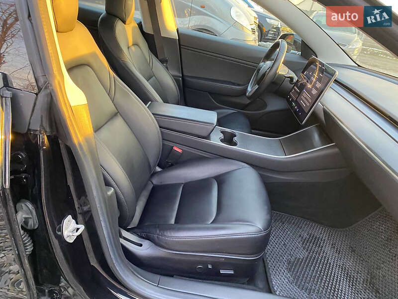 Седан Tesla Model 3 2018 в Коломые
