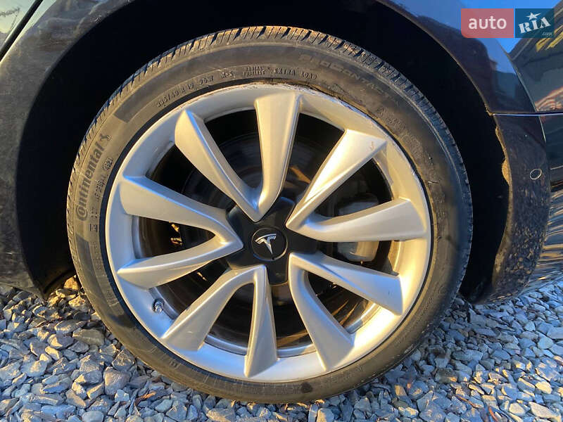 Седан Tesla Model 3 2018 в Коломые