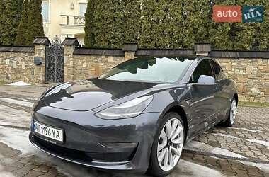 Седан Tesla Model 3 2019 в Львові