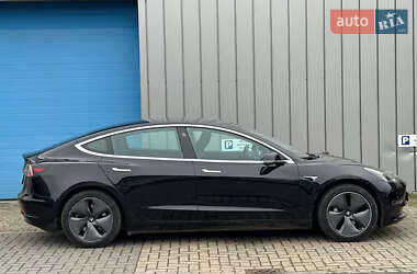 Седан Tesla Model 3 2019 в Львові