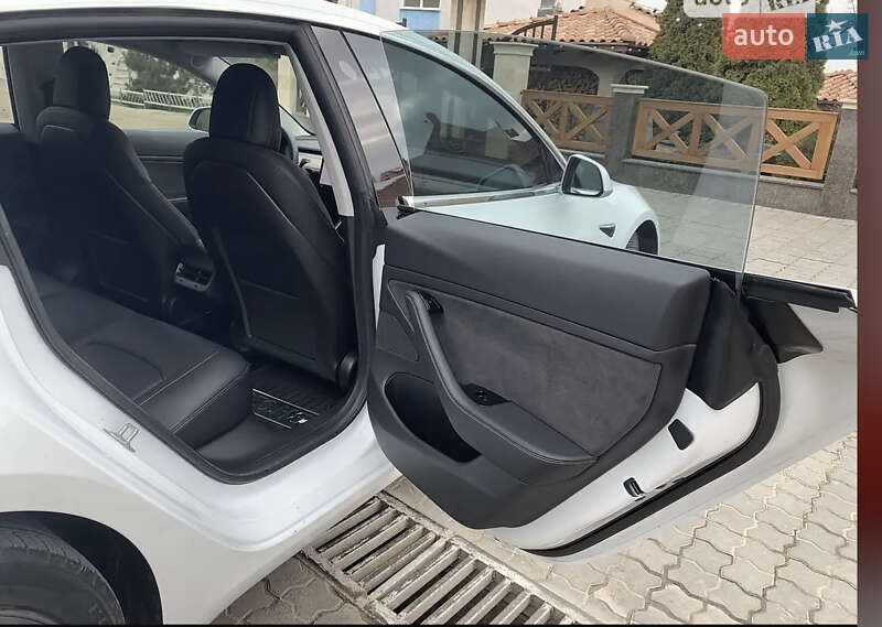 Седан Tesla Model 3 2019 в Одессе