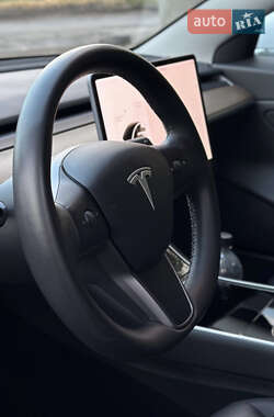 Седан Tesla Model 3 2019 в Одесі