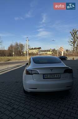 Седан Tesla Model 3 2021 в 