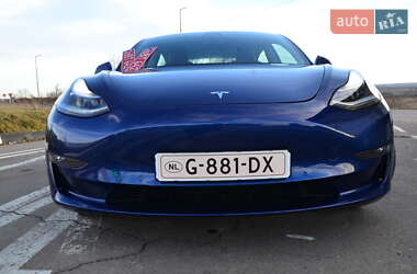 Седан Tesla Model 3 2019 в Трускавці