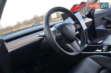 Седан Tesla Model 3 2019 в Трускавці