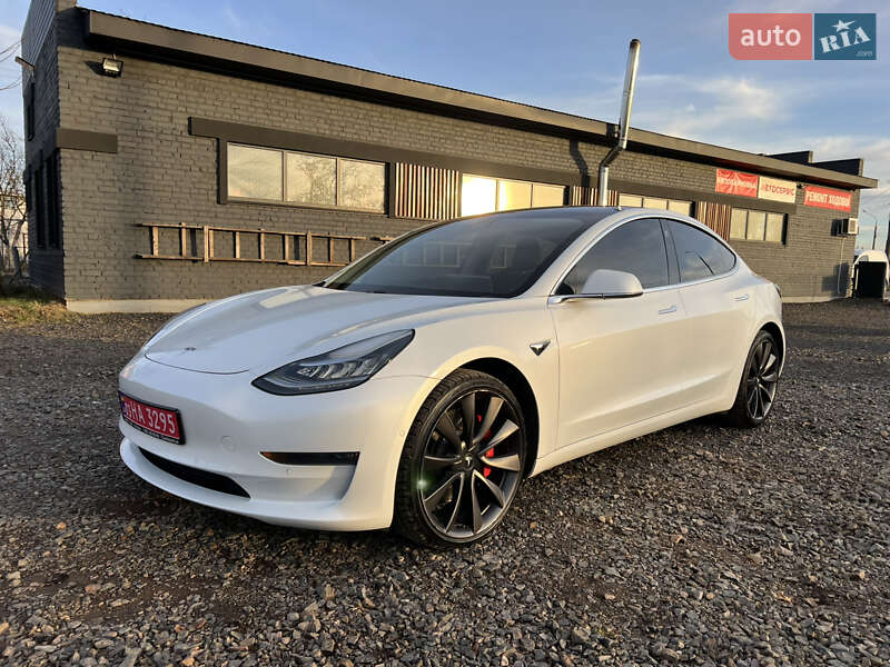 Седан Tesla Model 3 2020 в Луцьку