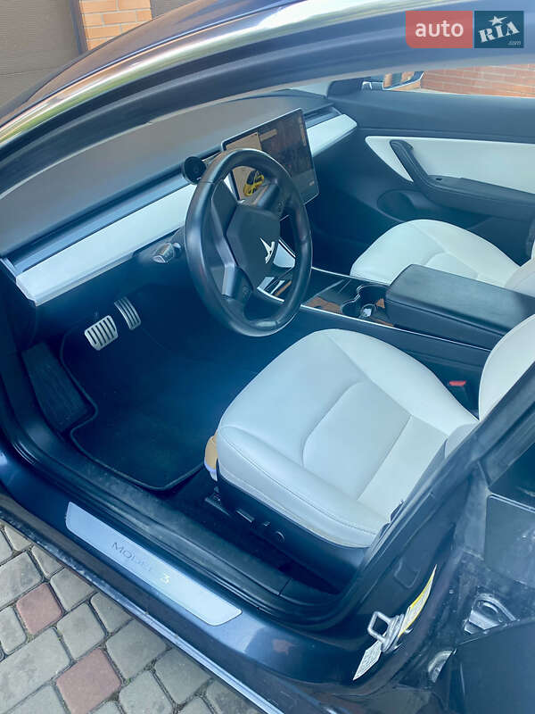 Седан Tesla Model 3 2018 в Дніпрі