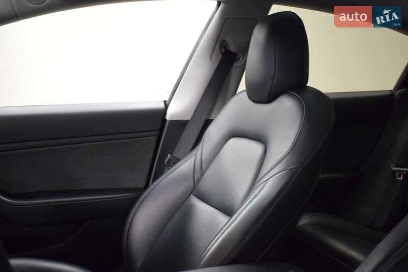 Седан Tesla Model 3 2019 в Ужгороді