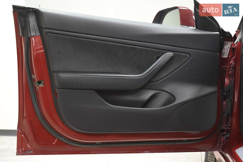 Седан Tesla Model 3 2019 в Ужгороді