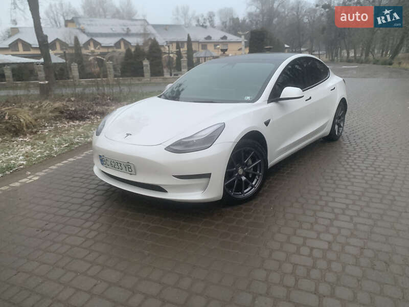 Седан Tesla Model 3 2021 в Львові