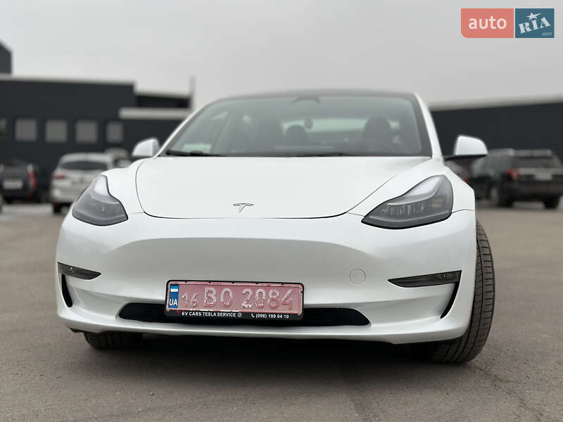 Седан Tesla Model 3 2023 в Рівному