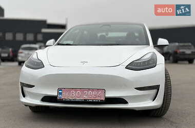 Седан Tesla Model 3 2023 в 
