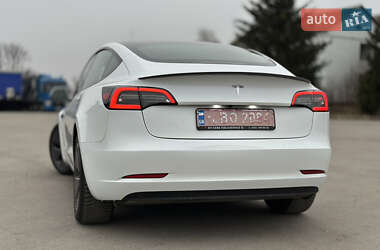 Седан Tesla Model 3 2023 в 