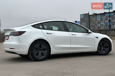 Седан Tesla Model 3 2023 в 