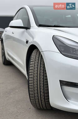 Седан Tesla Model 3 2023 в 