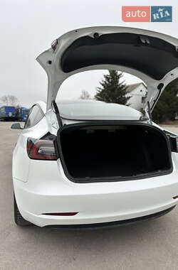 Седан Tesla Model 3 2023 в 