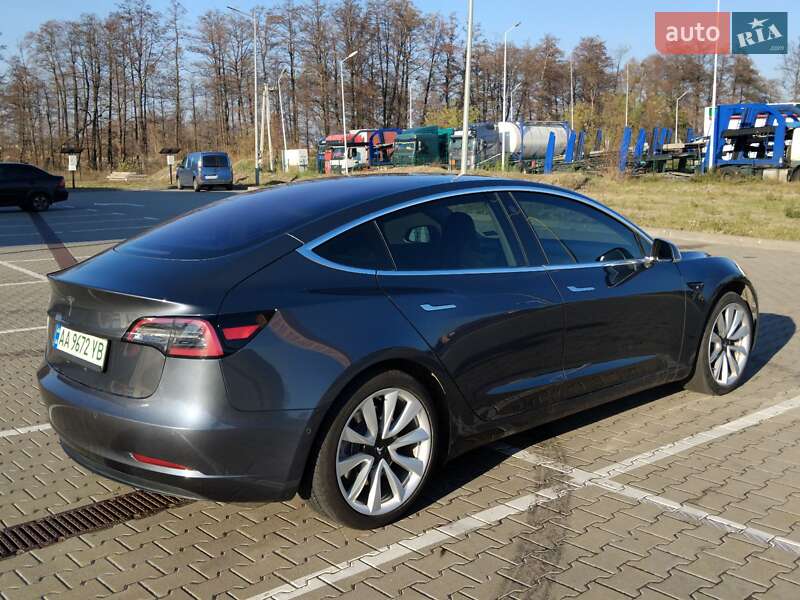 Седан Tesla Model 3 2018 в Києві