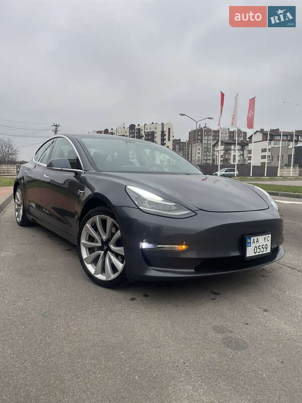 Седан Tesla Model 3 2018 в Києві