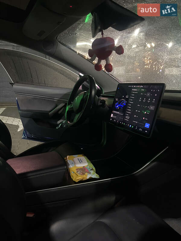 Седан Tesla Model 3 2018 в Черновцах