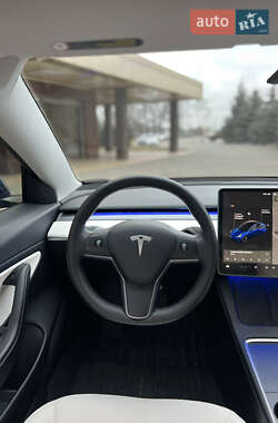 Седан Tesla Model 3 2021 в 