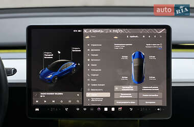 Седан Tesla Model 3 2021 в 