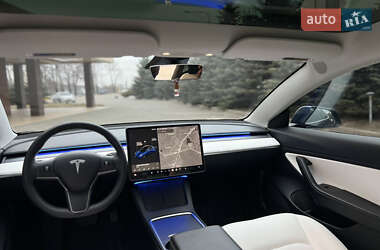 Седан Tesla Model 3 2021 в 