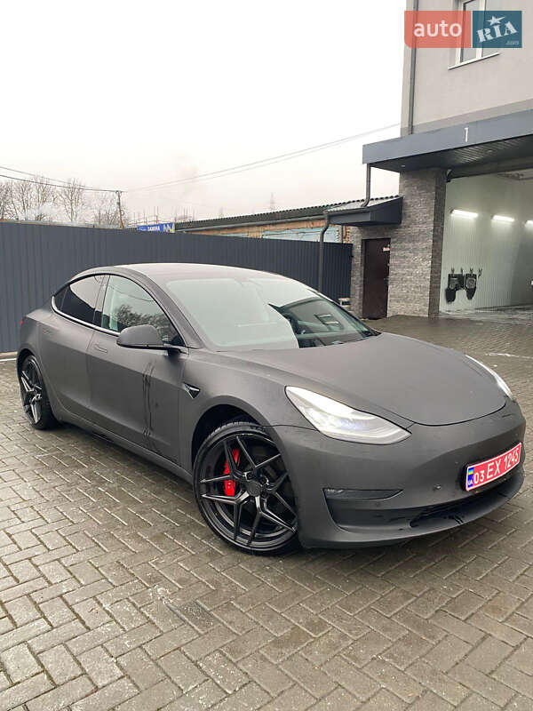 Седан Tesla Model 3 2019 в Рівному