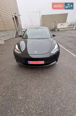 Седан Tesla Model 3 2020 в Ровно