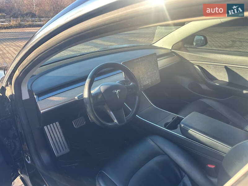 Седан Tesla Model 3 2018 в Львове