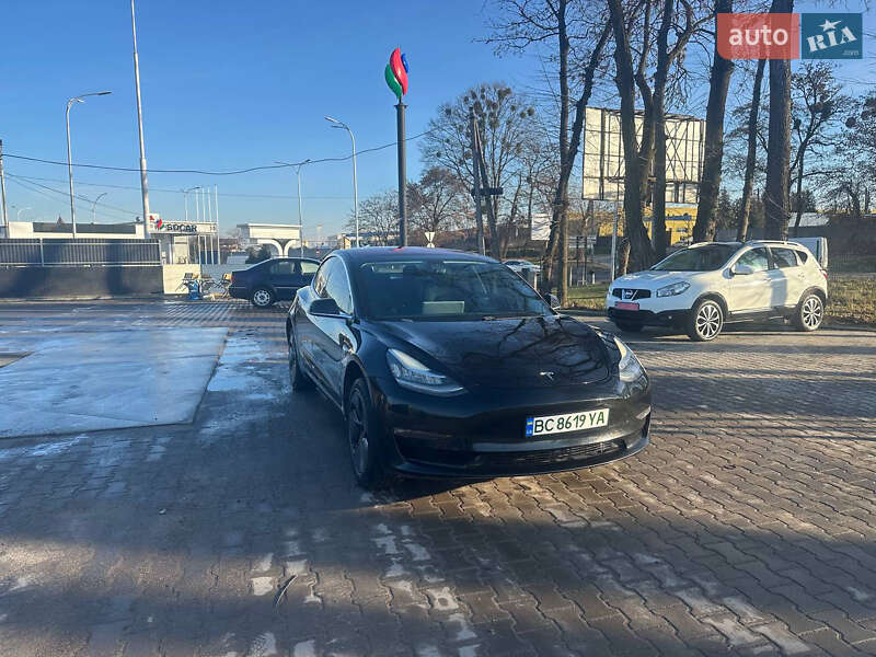 Седан Tesla Model 3 2018 в Львове