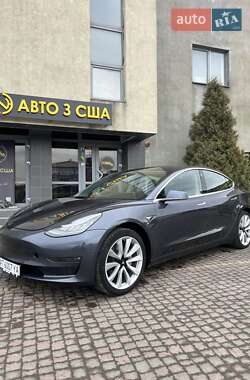 Седан Tesla Model 3 2018 в Івано-Франківську