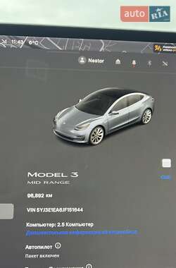 Седан Tesla Model 3 2018 в Івано-Франківську