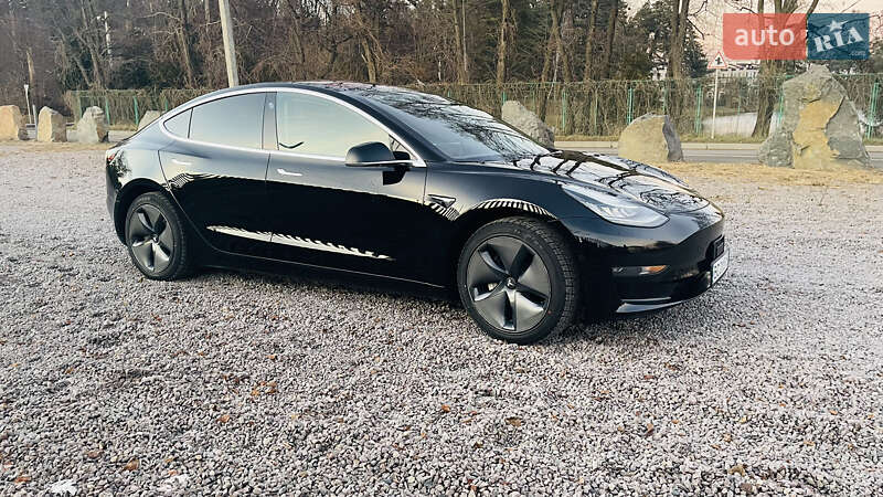 Седан Tesla Model 3 2018 в Львові