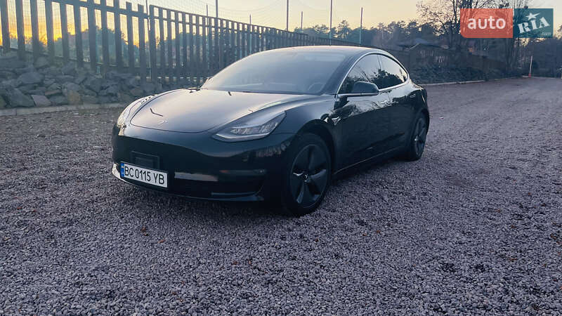 Седан Tesla Model 3 2018 в Львові